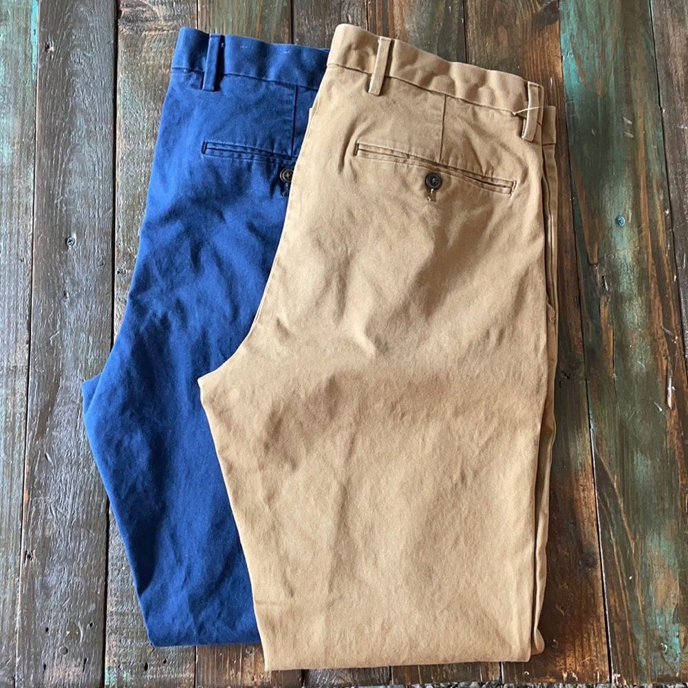 Bundle of 2 Men’s GAP Pants Size 34x30 EUC
